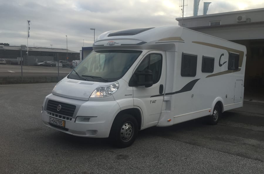 Husbil Carado hämtad i Tyskland genom Importbil.se