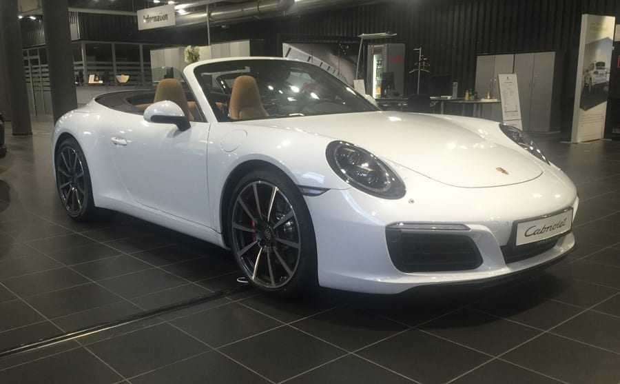 Vit Porsche som kan importera från Tyskland