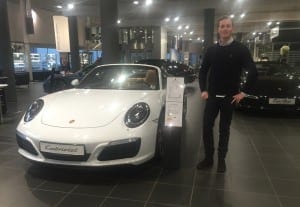 Tysklandimport Fredrik på Porsche Zentrum i Berlin med väldigt många fina bilar. Tysklandimport Bilimport av Porsche från Tyskland genom Fredrik på Importbil.se