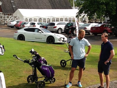 importbil sponsrar golftävlingen i Skyrup