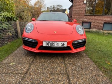 Porsche 911 Turbo, 540 hk i stilren rött med Porsche Garanti